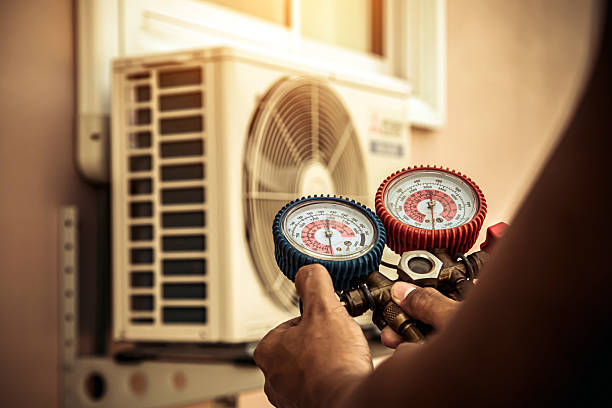 Professional Hvac technician working in Harvey, IL